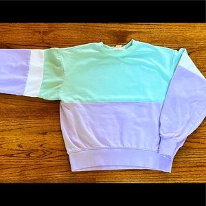 H&M brand lavender and mint crew neck. Girls size 12-14 great condition!